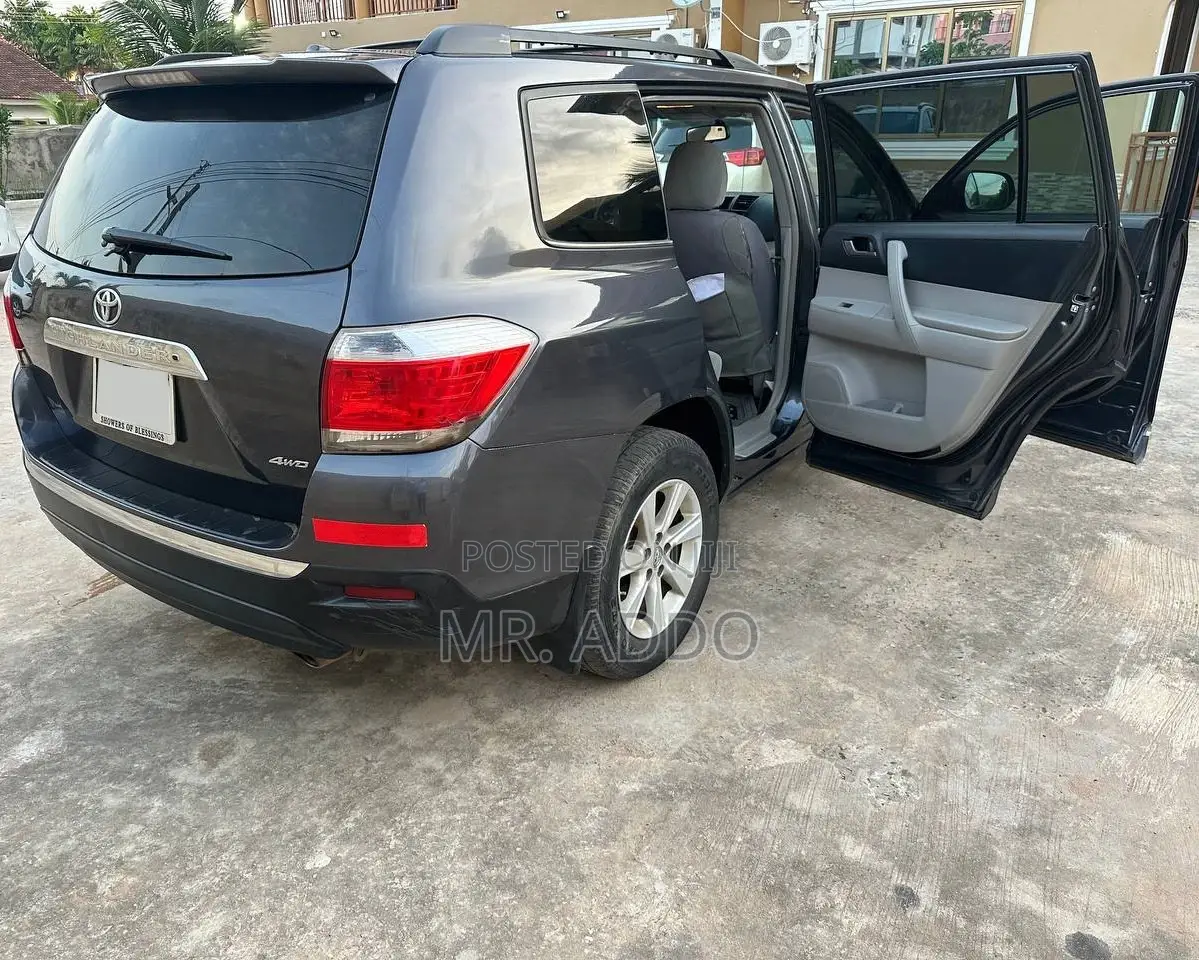 Toyota Highlander 3.5L 4WD 2013 Gray