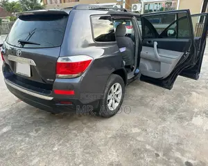 Toyota Highlander 3.5L 4WD 2013 Gray