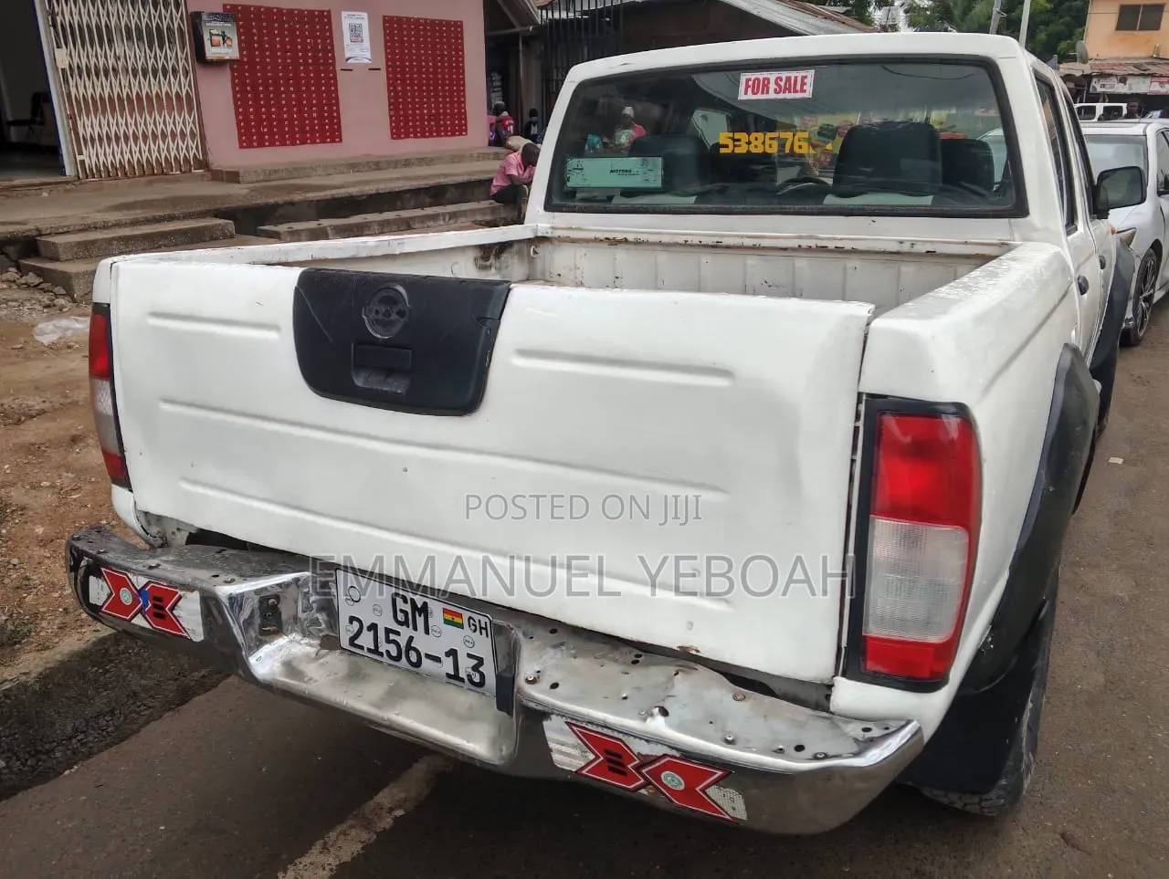 Nissan Hardbody 2012 White