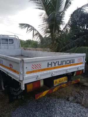 Hyundai Mighty 1