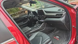 Toyota Highlander 2023 Red