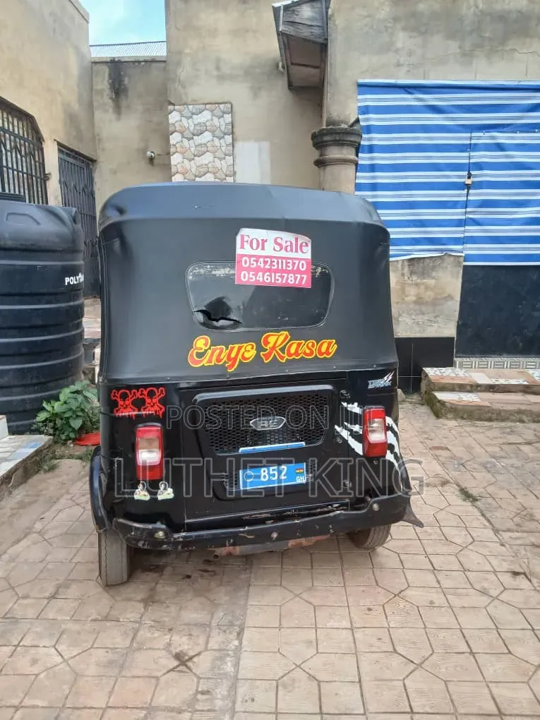 New Bajaj RE 2025 Black