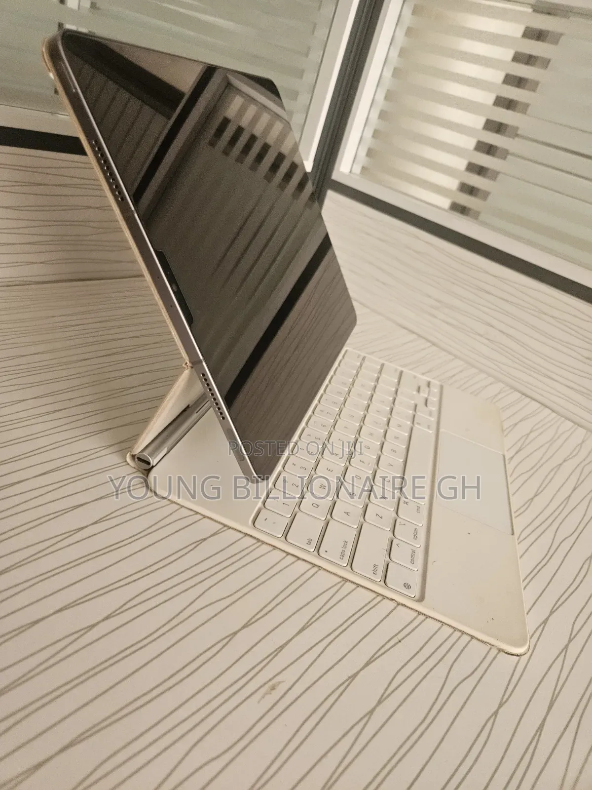 Apple iPad Pro 12.9 (2022) 128 GB Gray