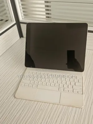 Apple iPad Pro 12.9 (2022) 128 GB Gray