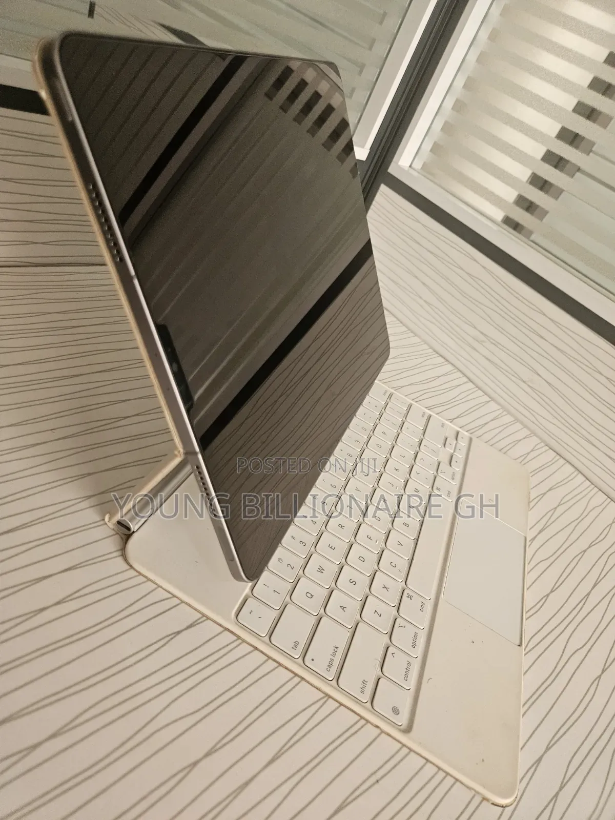 Apple iPad Pro 12.9 (2022) 128 GB Gray