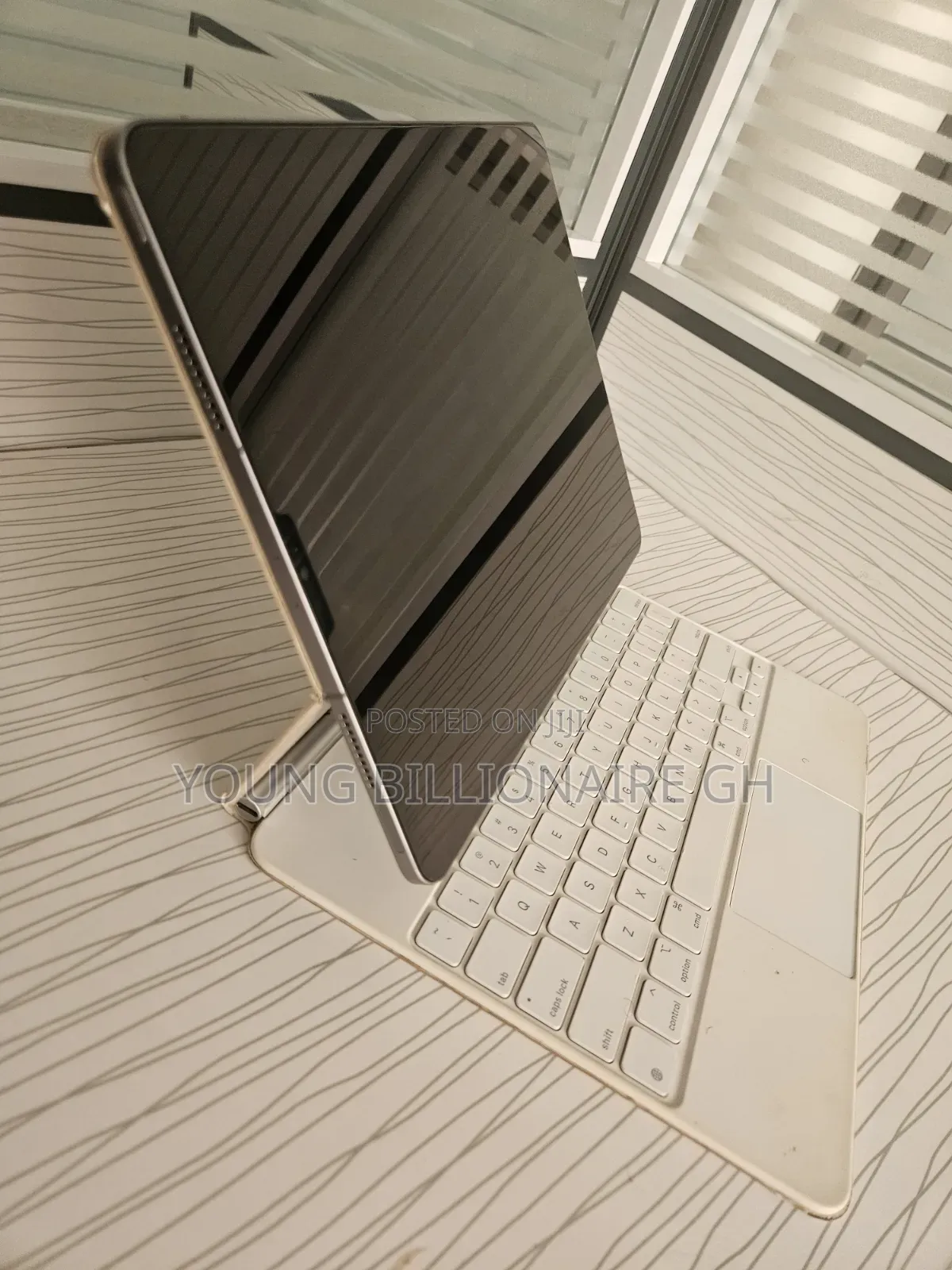 Apple iPad Pro 12.9 (2022) 128 GB Gray