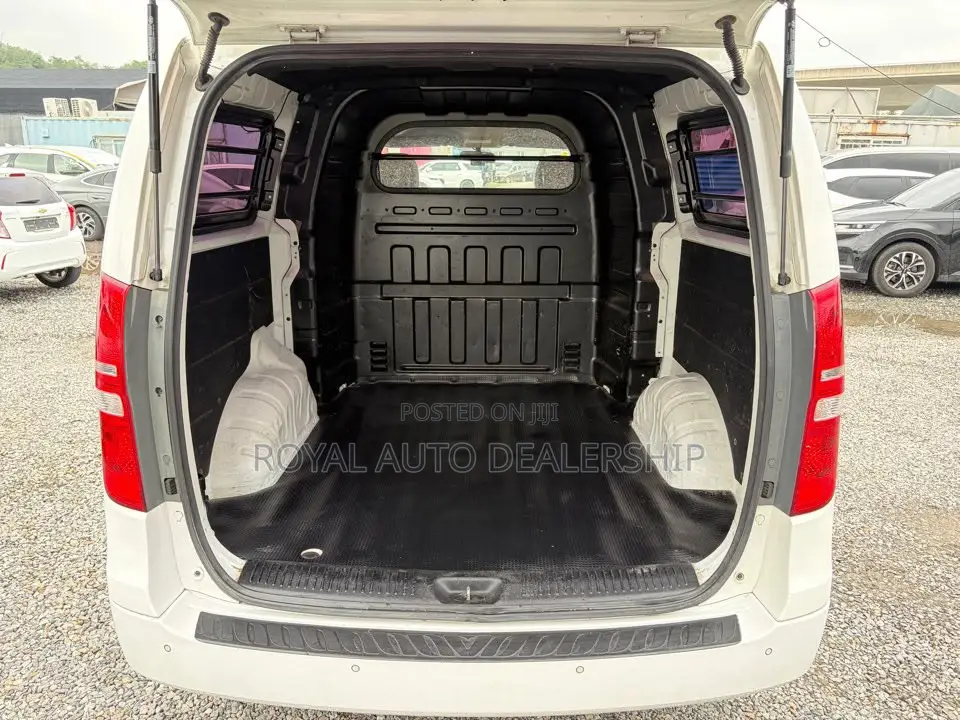 Hyundai Starex 2017 White