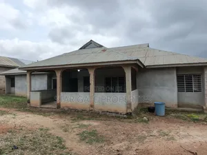 6bdrm House in Adwumakaase Kesse, Kumasi Metropolitan for sale