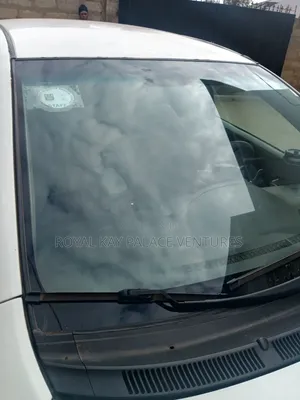 Toyota Yaris Base Sedan 4dr 2010 White