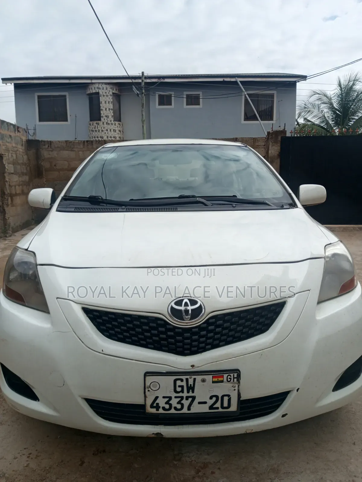Toyota Yaris Base Sedan 4dr 2010 White