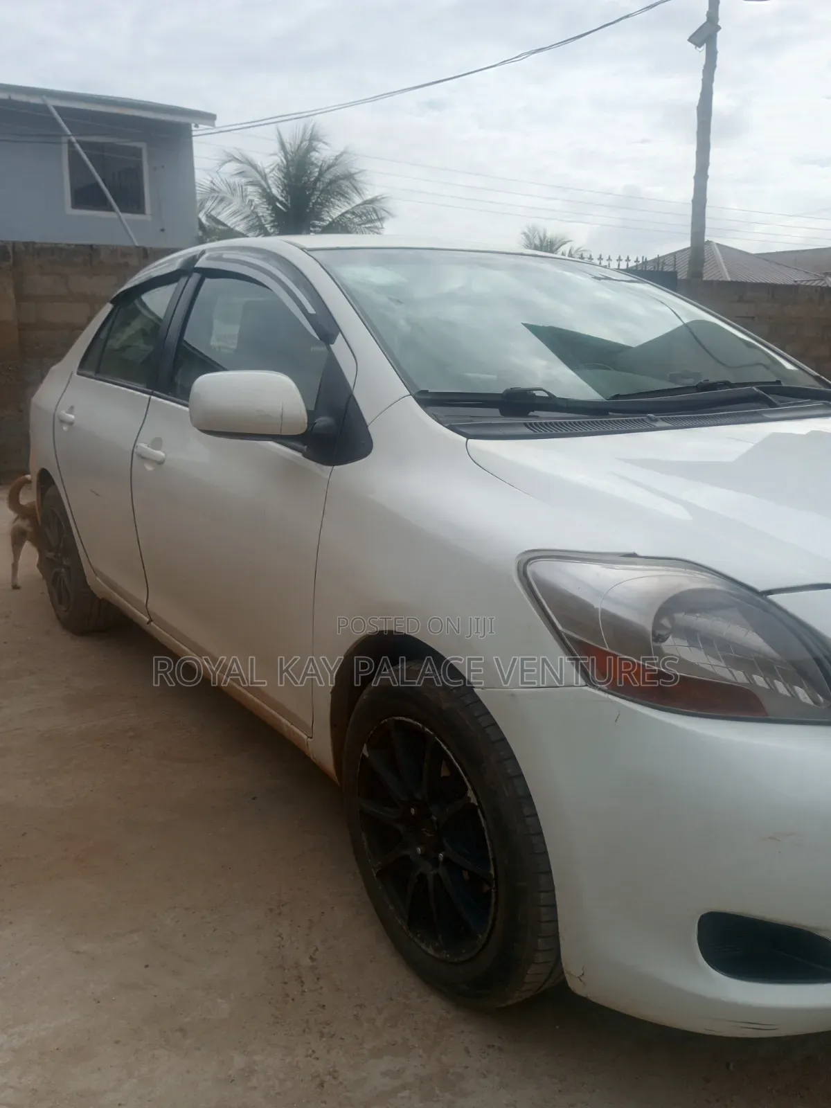 Toyota Yaris Base Sedan 4dr 2010 White