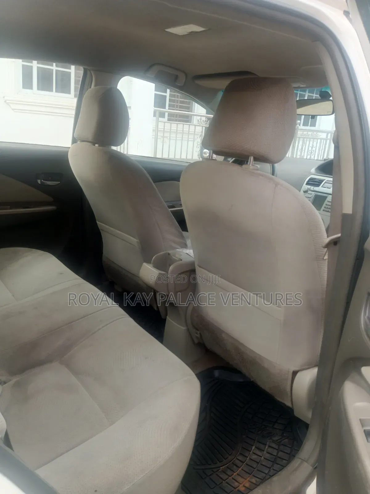 Toyota Yaris Base Sedan 4dr 2010 White