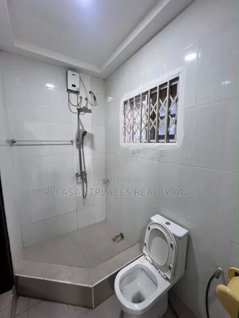 2bdrm Apartment in Pleasantplaces And, East Legon for rent