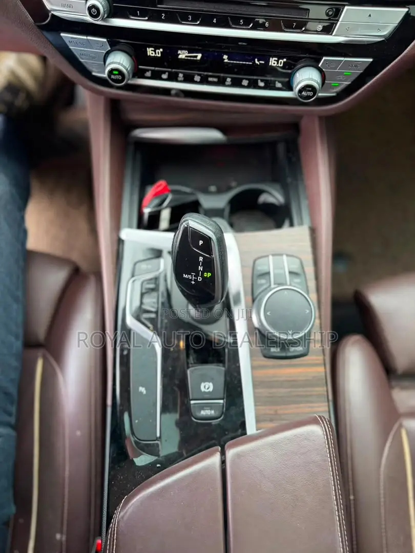 BMW 520i 2019 White