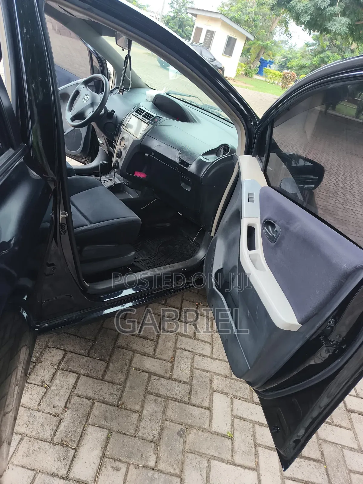 Toyota Vitz 2010 Black
