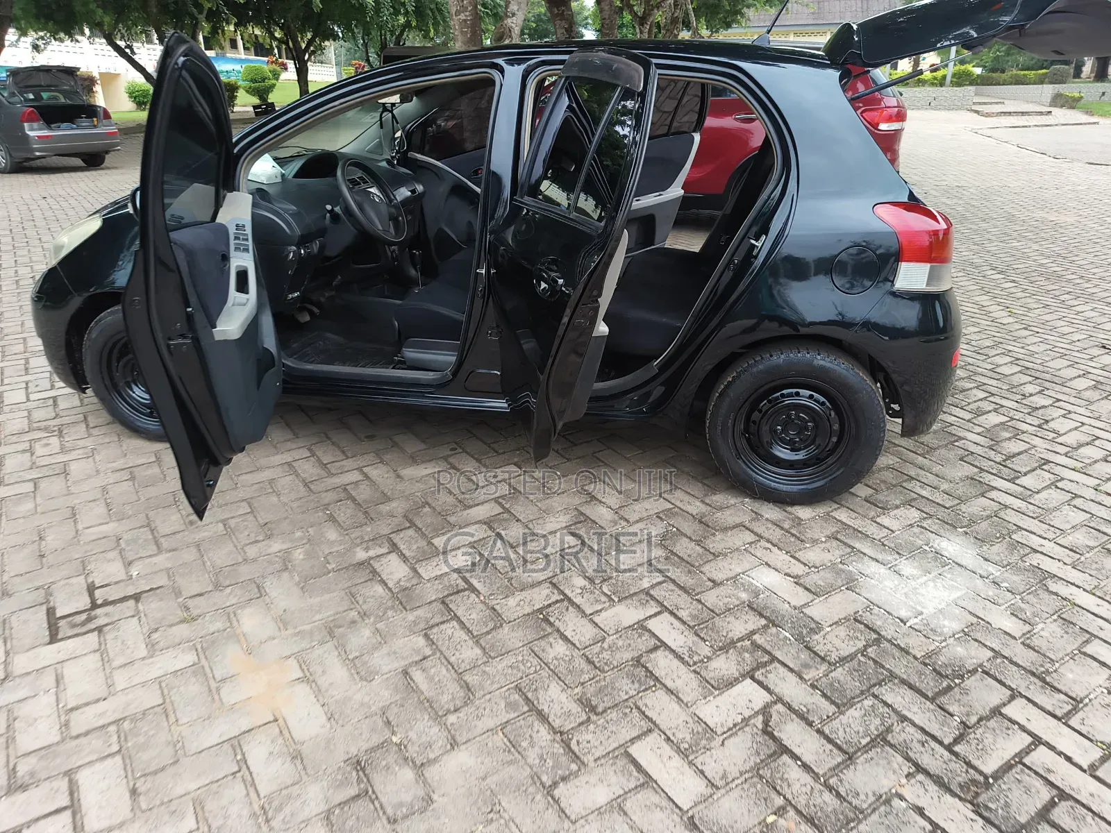 Toyota Vitz 2010 Black