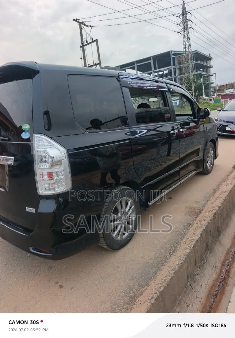 Toyota Voxy X 4WD 7-Seater 2015 Black