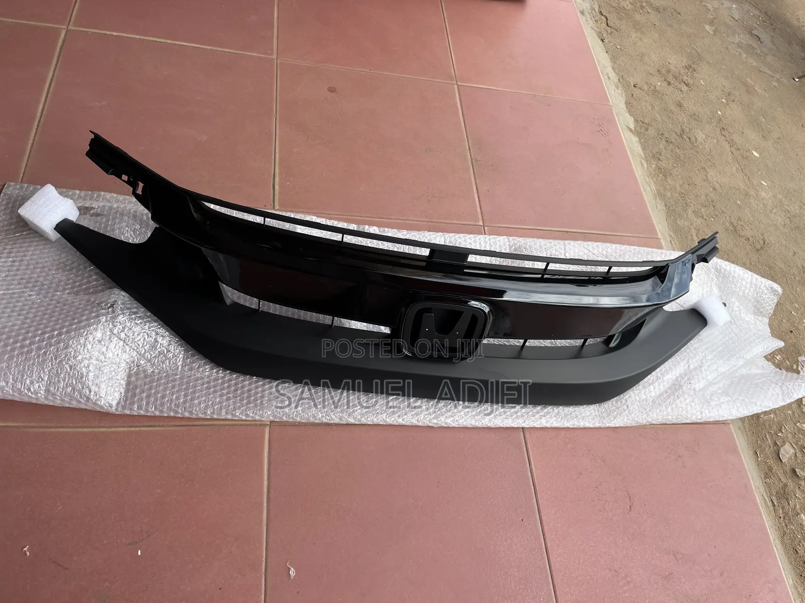 Honda Civic 19 Top Shell /Grille Black.