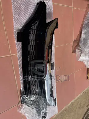 Honda Fit 18 Top Grille/Shells