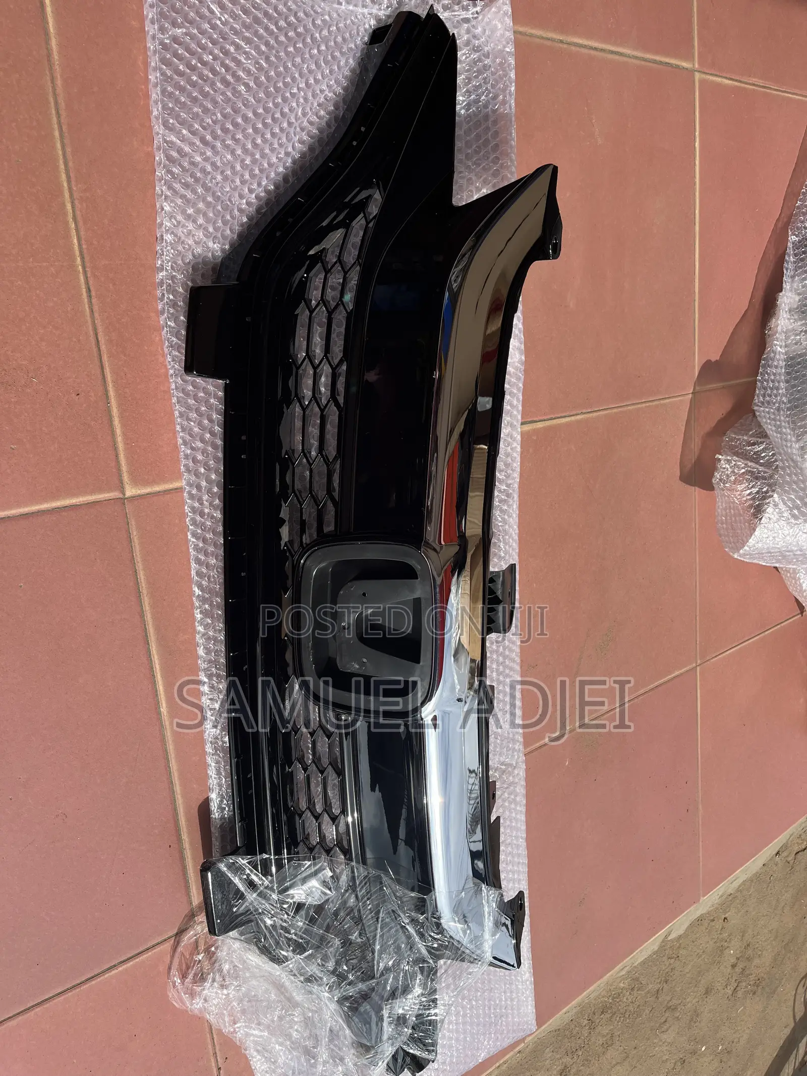 Honda Fit 18 Top Grille/Shells