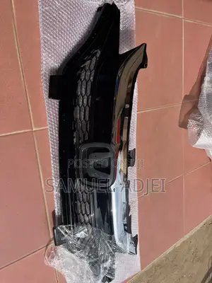 Honda Fit 18 Top Grille/Shells