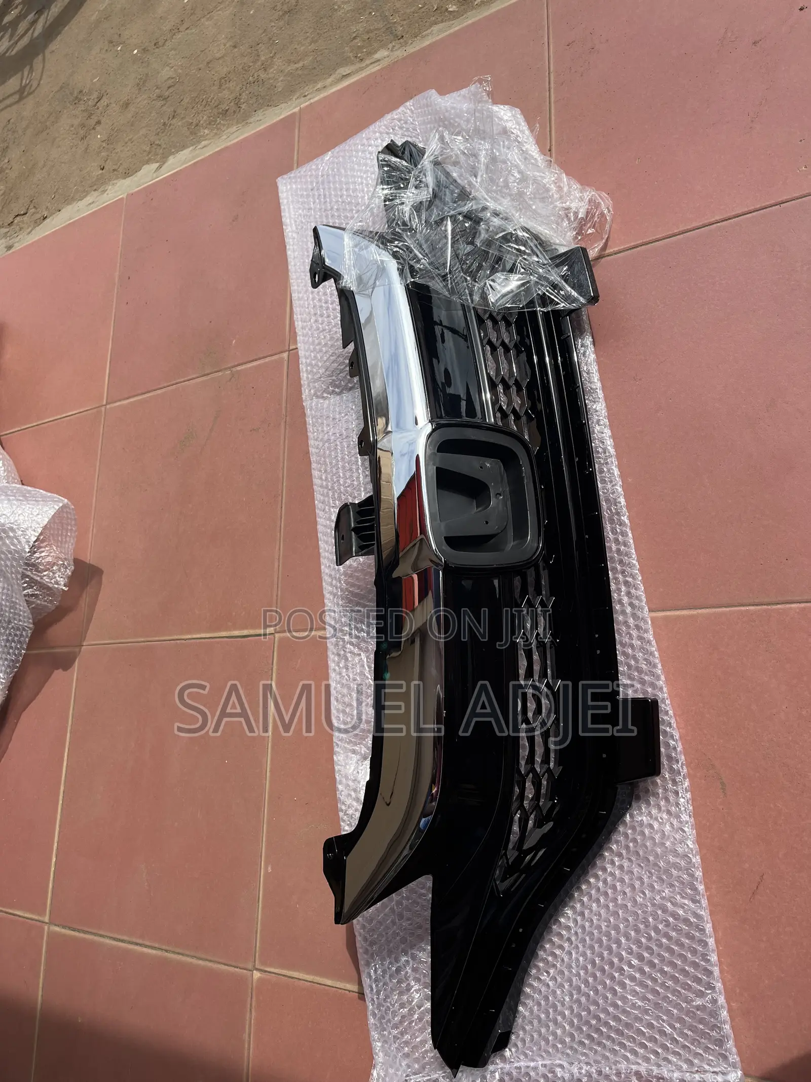 Honda Fit 18 Top Grille/Shells