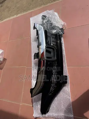 Honda Fit 18 Top Grille/Shells