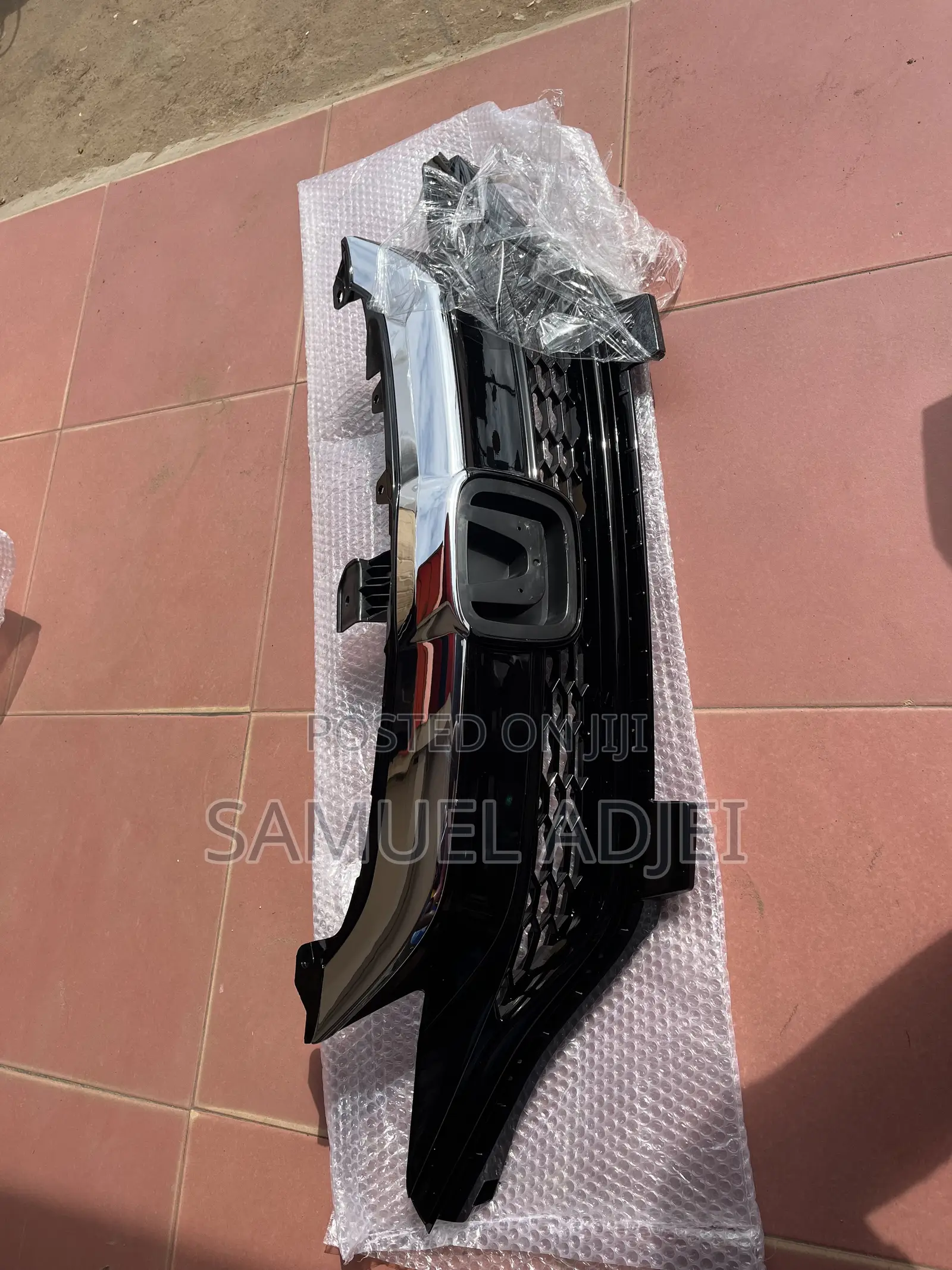 Honda Fit 18 Top Grille/Shells
