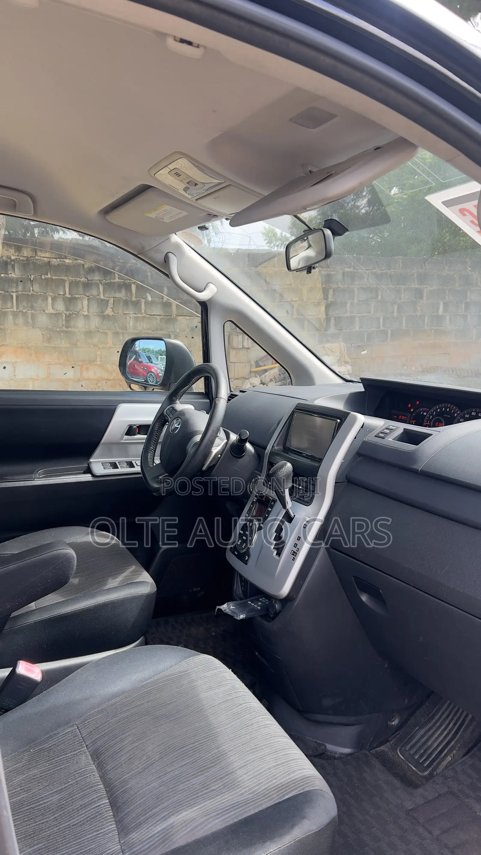 Toyota Voxy V 2WD 8-Seater 2010 Black