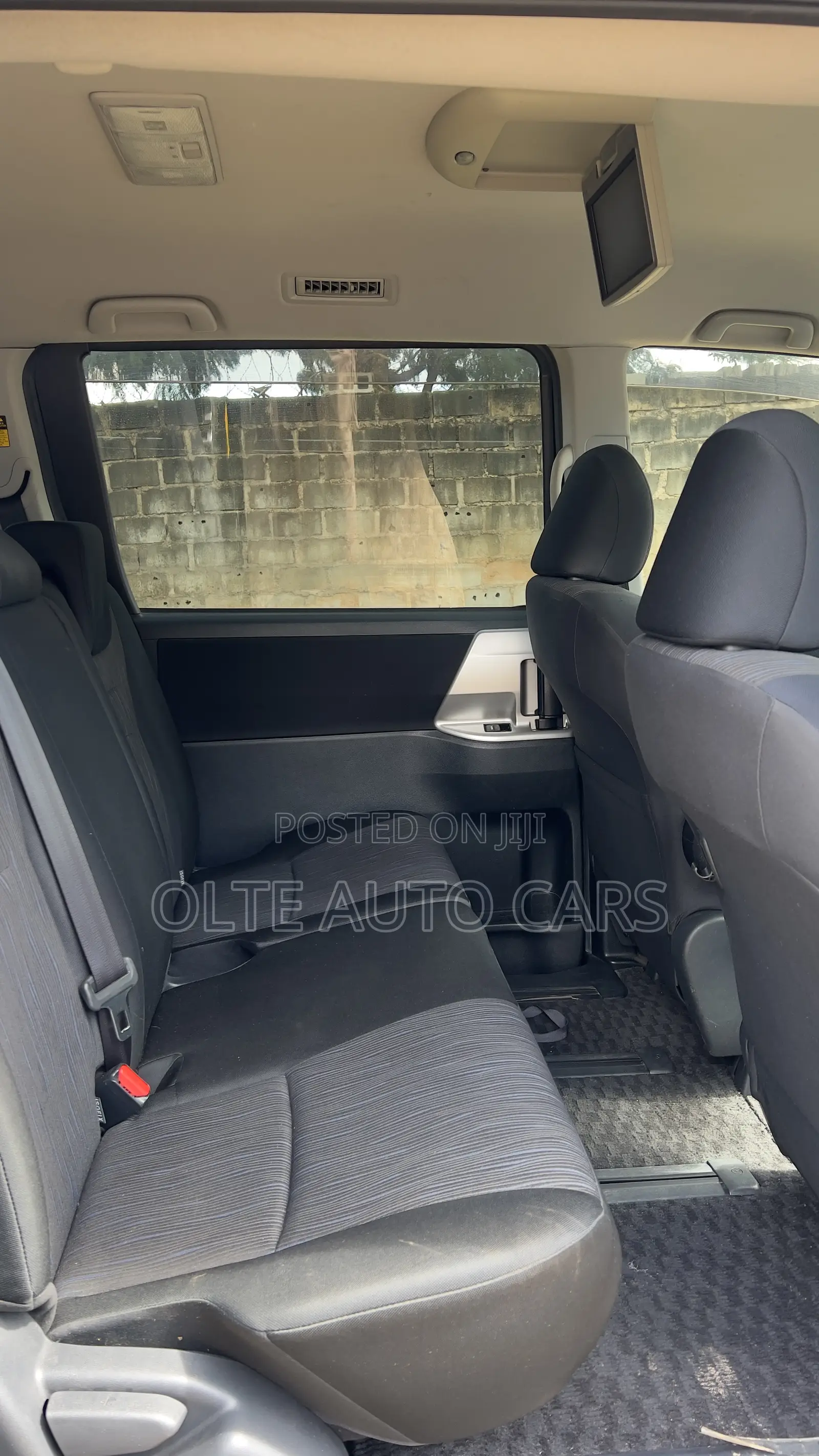 Toyota Voxy V 2WD 8-Seater 2010 Black