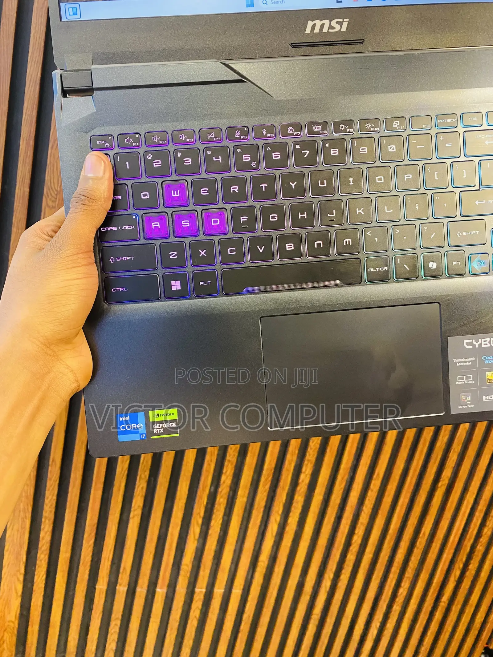 Laptop MSI Cyborg 15 24GB Intel Core i7 SSD 1T