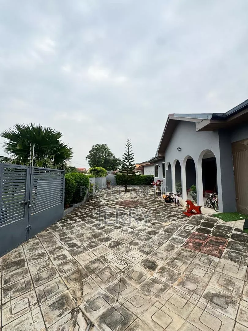 4bdrm House in Sakumono for rent