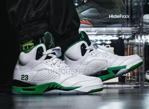 NIKE Air Jordan 5 Retro, Lucky Green Sneakers