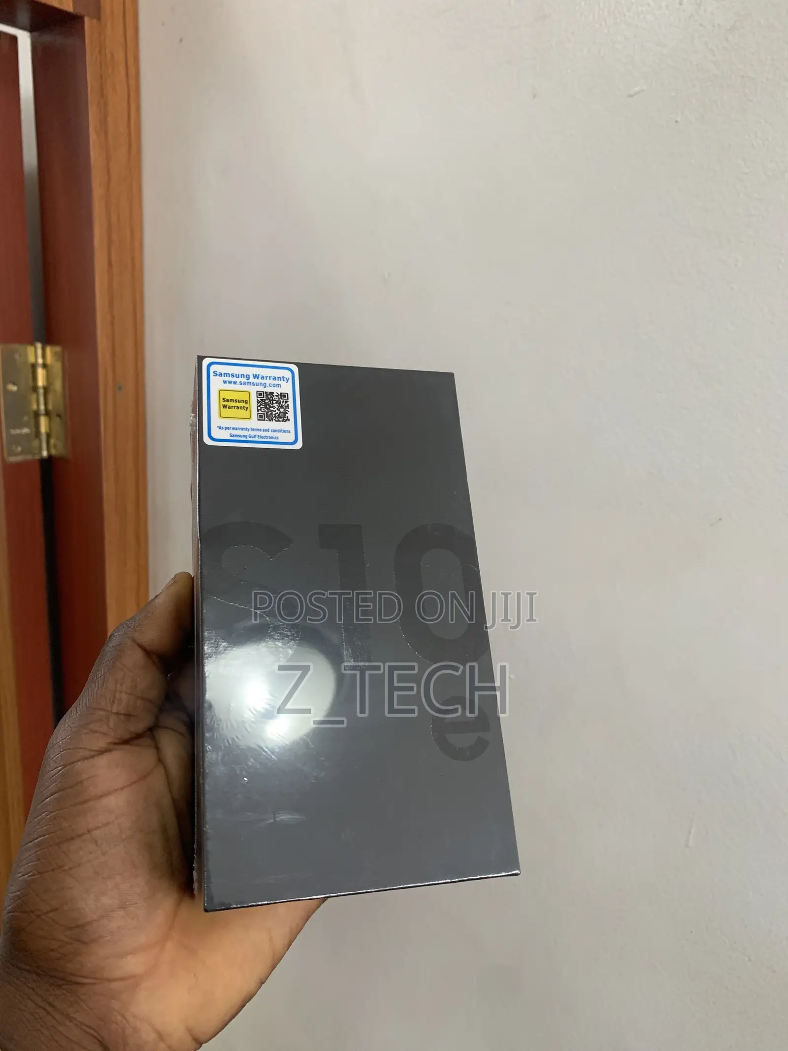 New Samsung Galaxy S10e 128 GB Black
