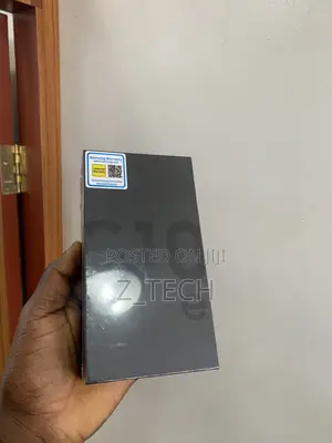 New Samsung Galaxy S10e 128 GB Black