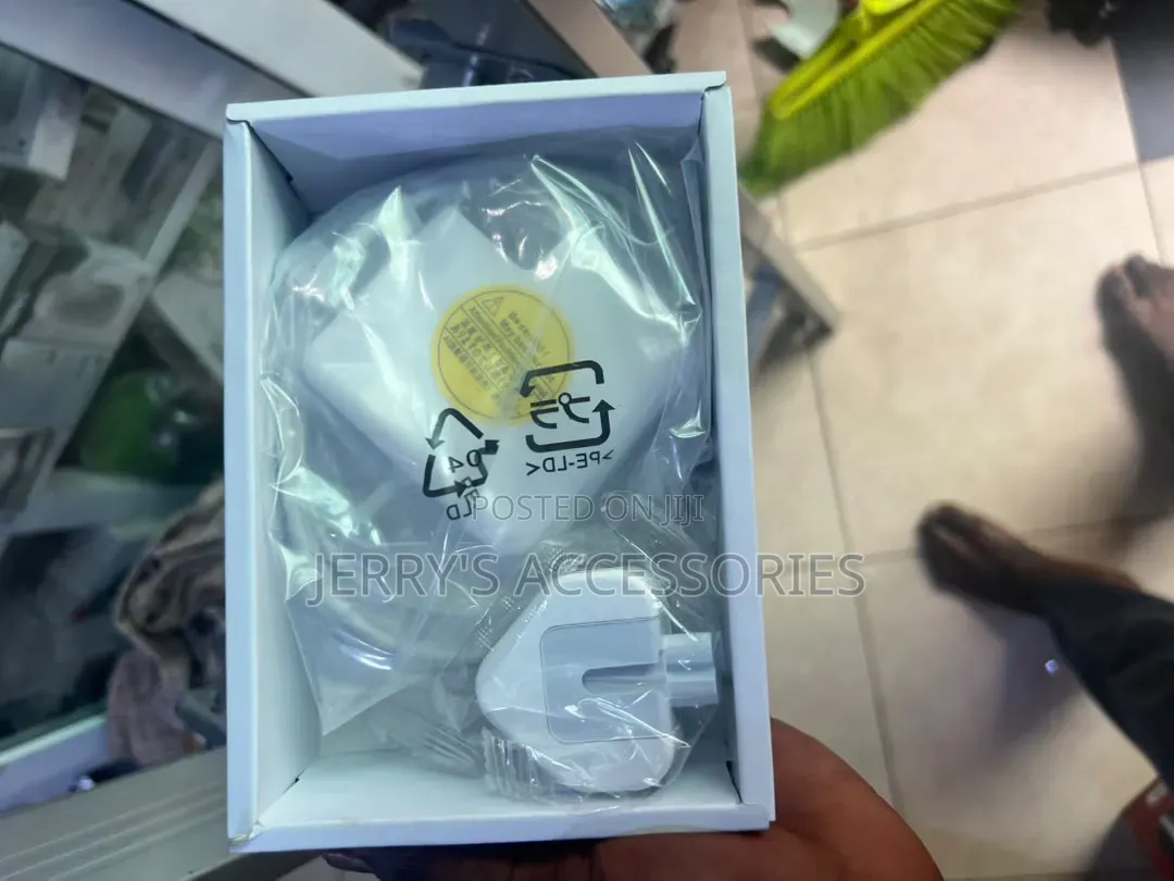 MacBook Charger T