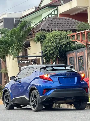 Toyota C-HR 2021 Blue