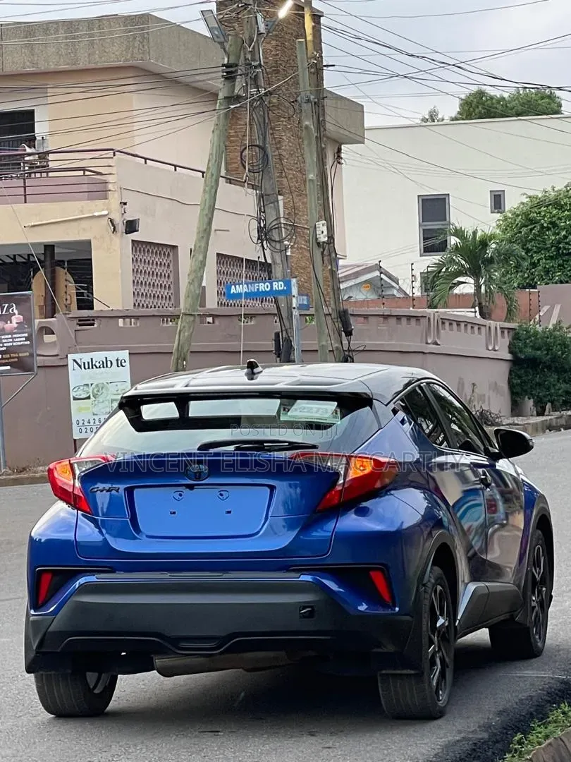 Toyota C-HR 2021 Blue