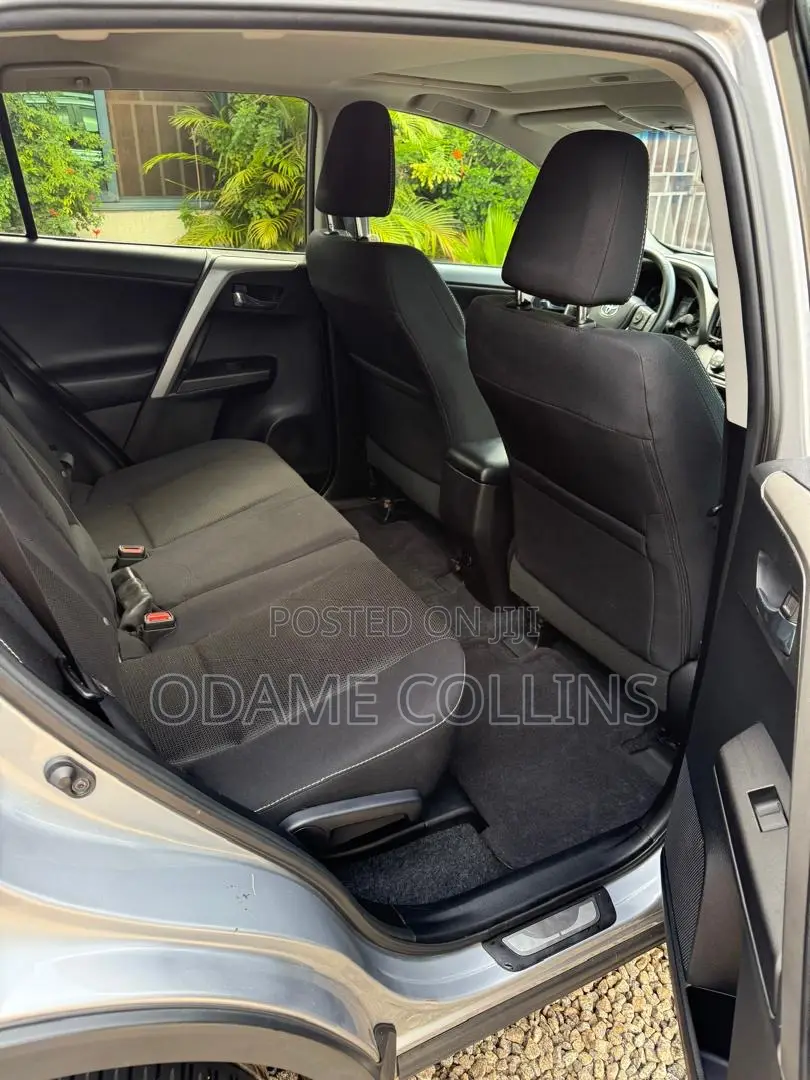 Toyota RAV4 XLE AWD (2.5L 4cyl 6A) 2017 Silver