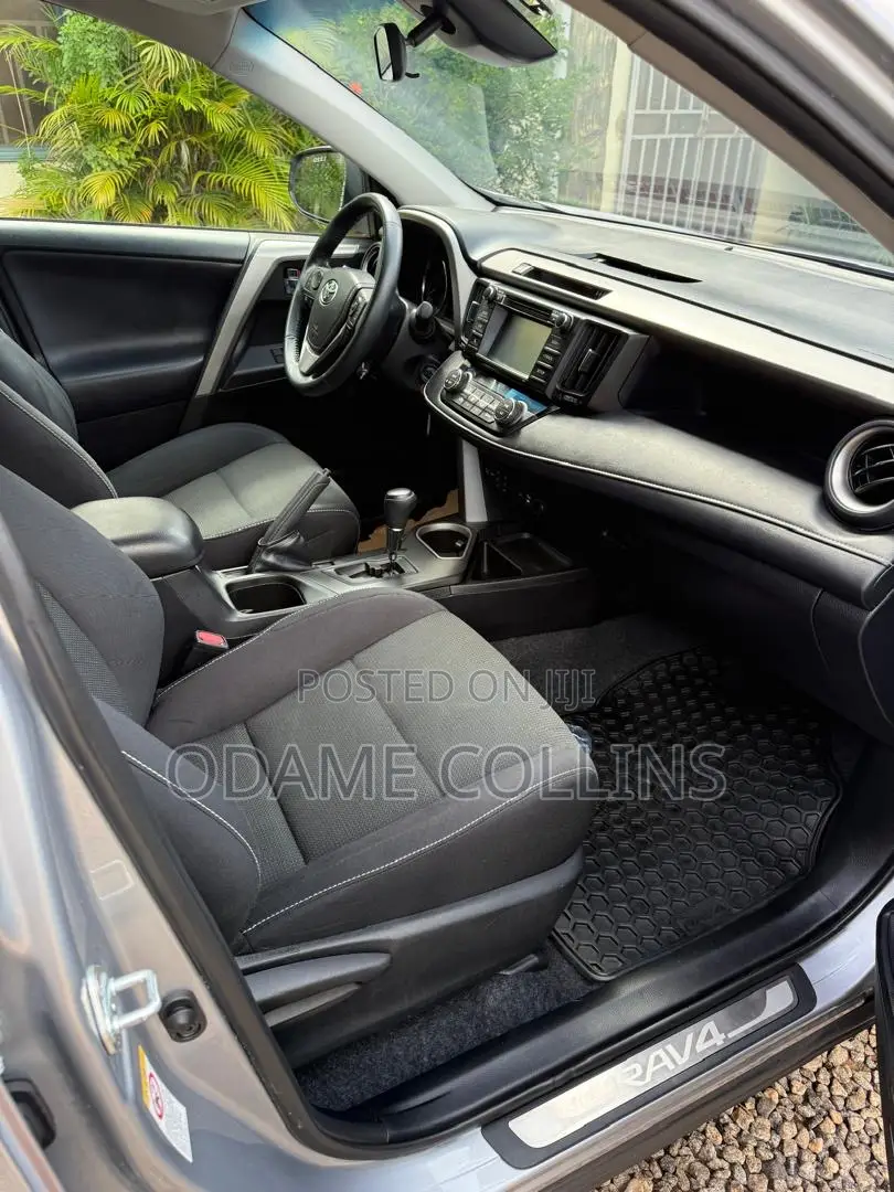 Toyota RAV4 XLE AWD (2.5L 4cyl 6A) 2017 Silver