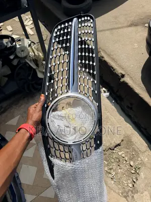Benz C250(204) 2011-2013 Diamond Style Gloss Front Grille/Shells