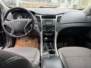 Hyundai Sonata GLS Sedan FWD (2.4L 4cyl 6A) 2013 Black