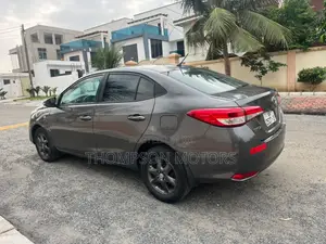 Toyota Yaris LE Sedan 4dr 2019 Gray