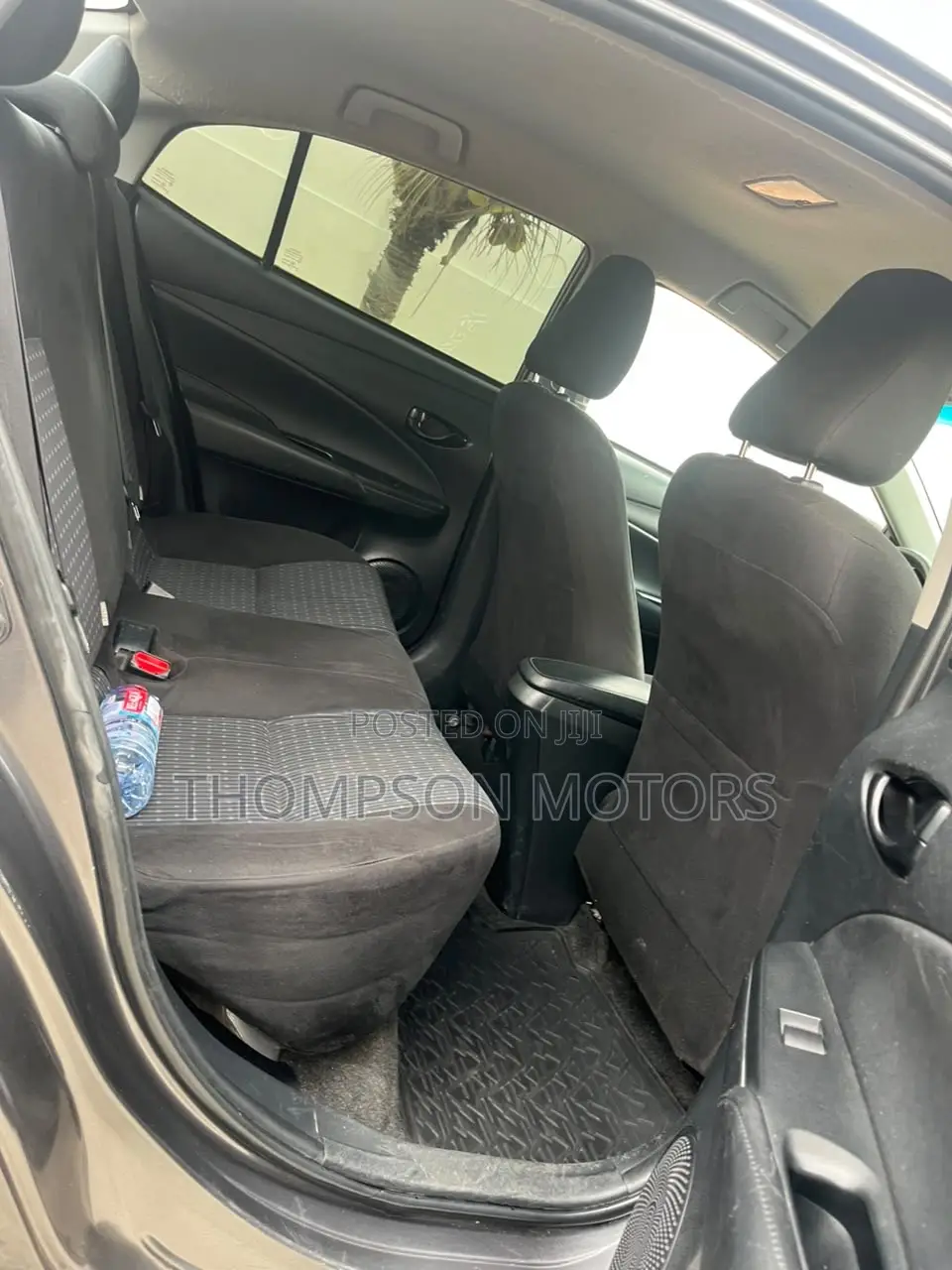 Toyota Yaris LE Sedan 4dr 2019 Gray