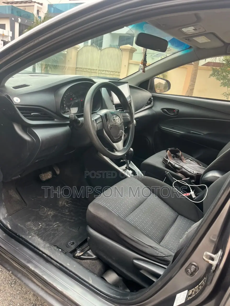 Toyota Yaris LE Sedan 4dr 2019 Gray