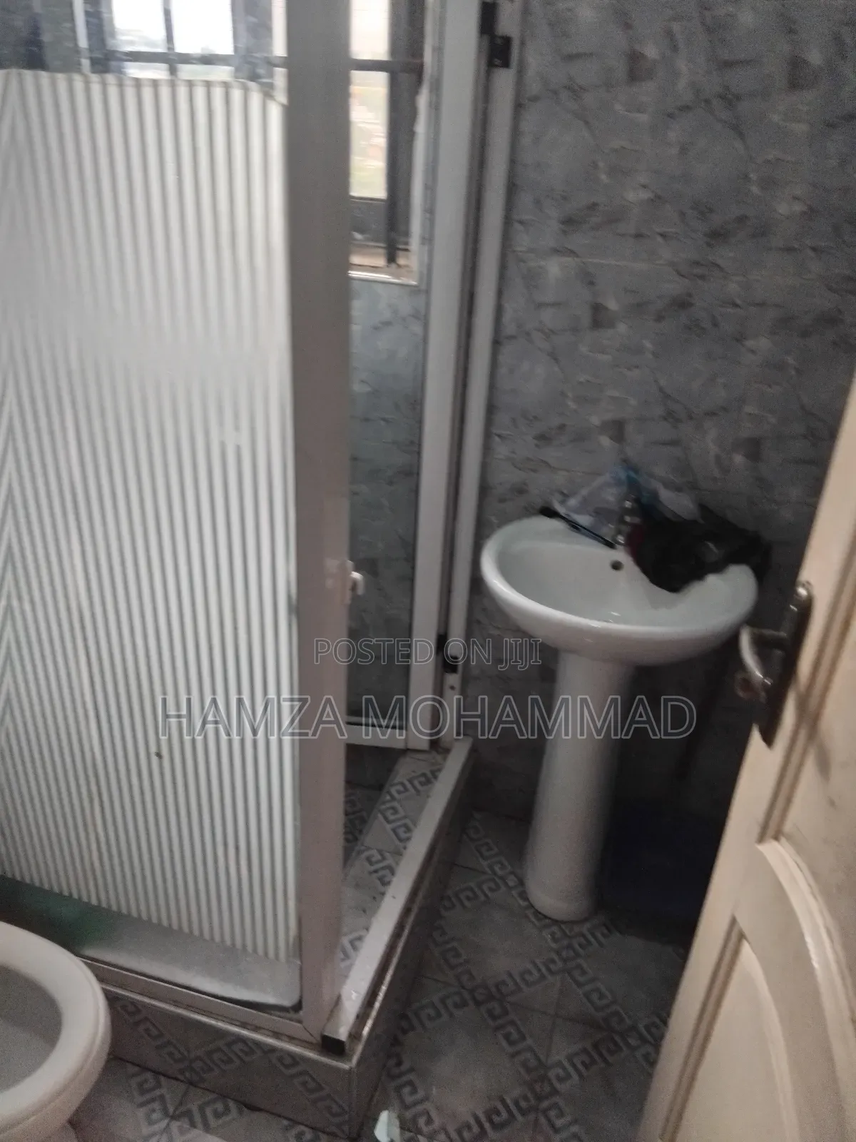 1bdrm Apartment in Hamza Estates, American House for rent