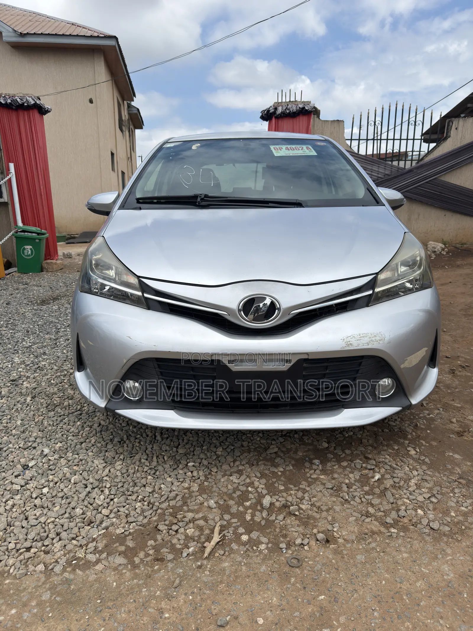Toyota Vitz 1.3 FWD 5dr 2015 Silver