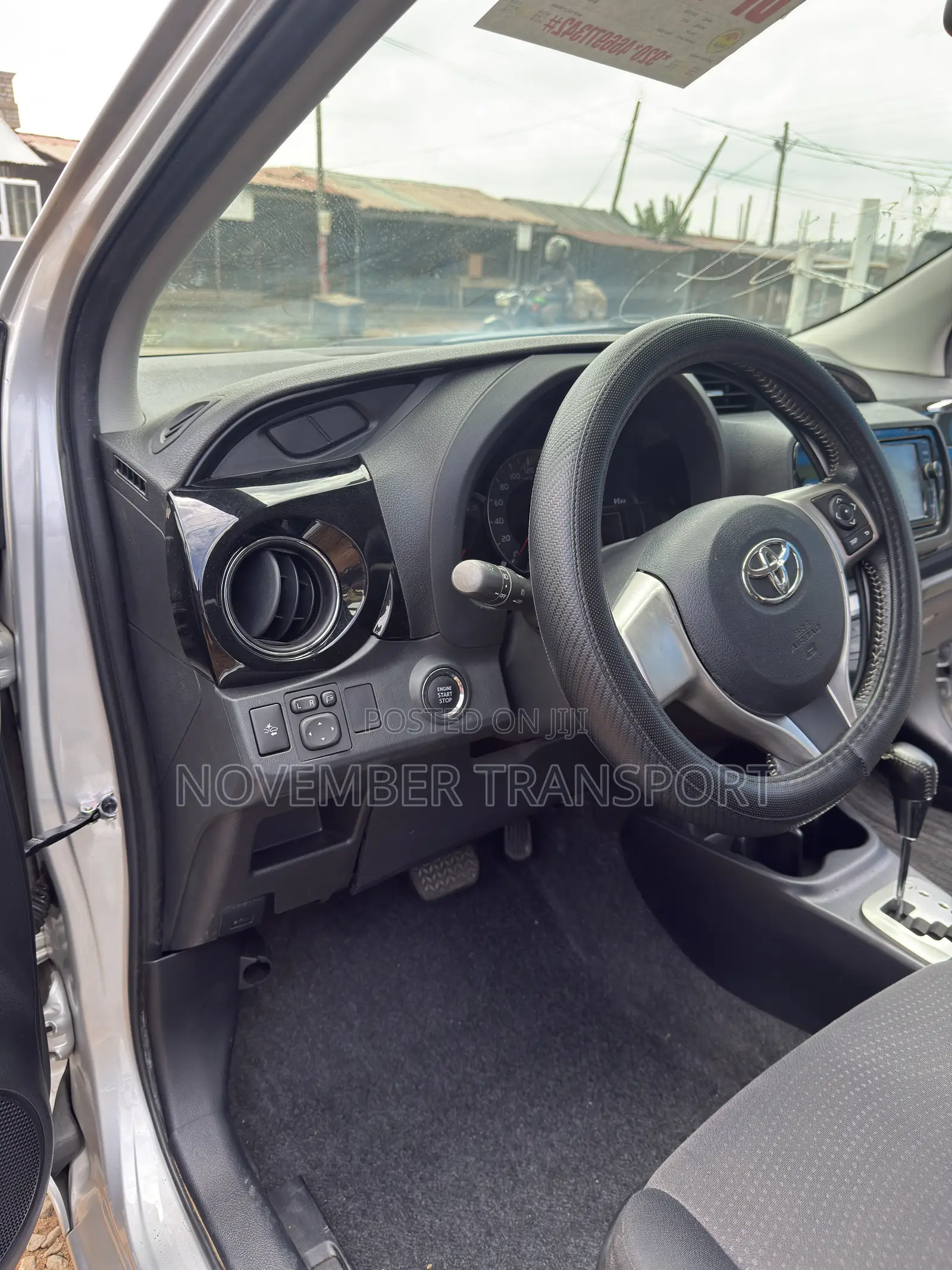 Toyota Vitz 1.3 FWD 5dr 2015 Silver