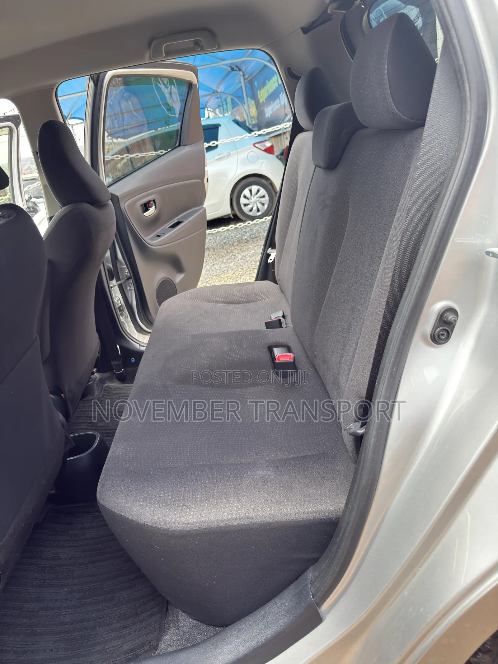 Toyota Vitz 1.3 FWD 5dr 2015 Silver