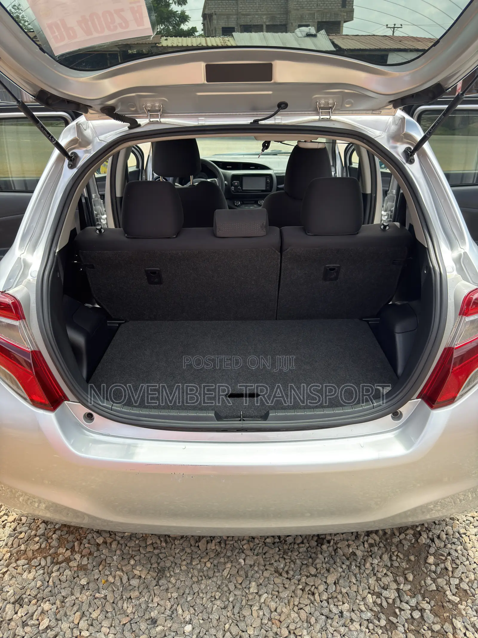 Toyota Vitz 1.3 FWD 5dr 2015 Silver